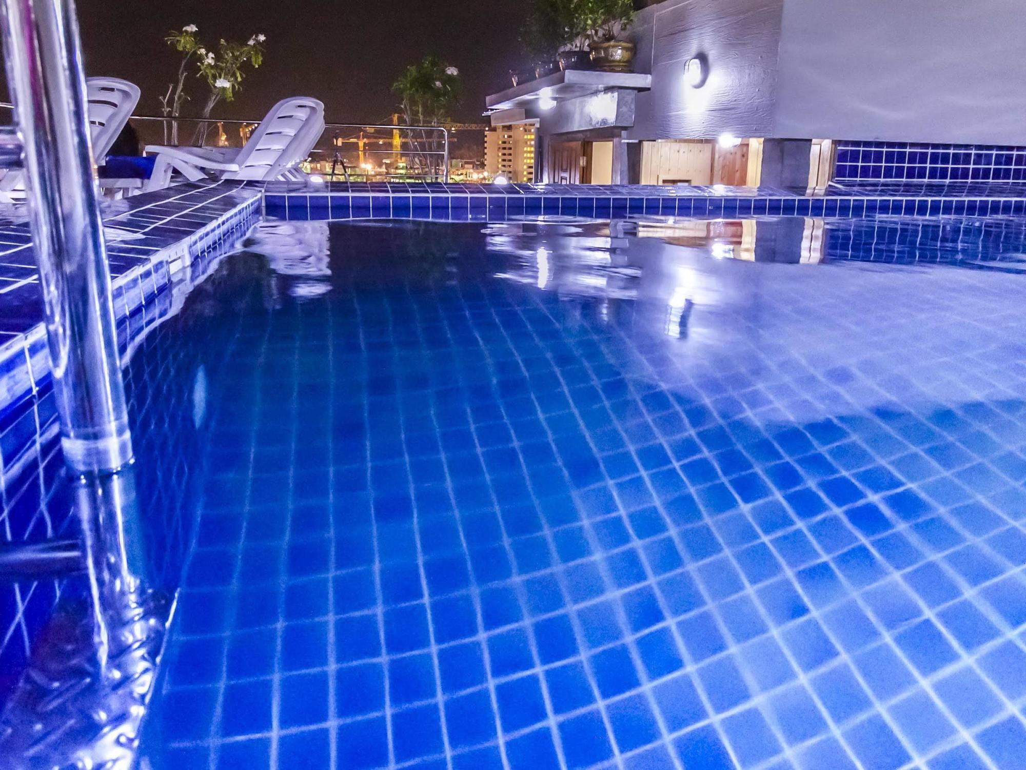 Oyo 861 Patong Dynasty Hotel Eksteriør billede